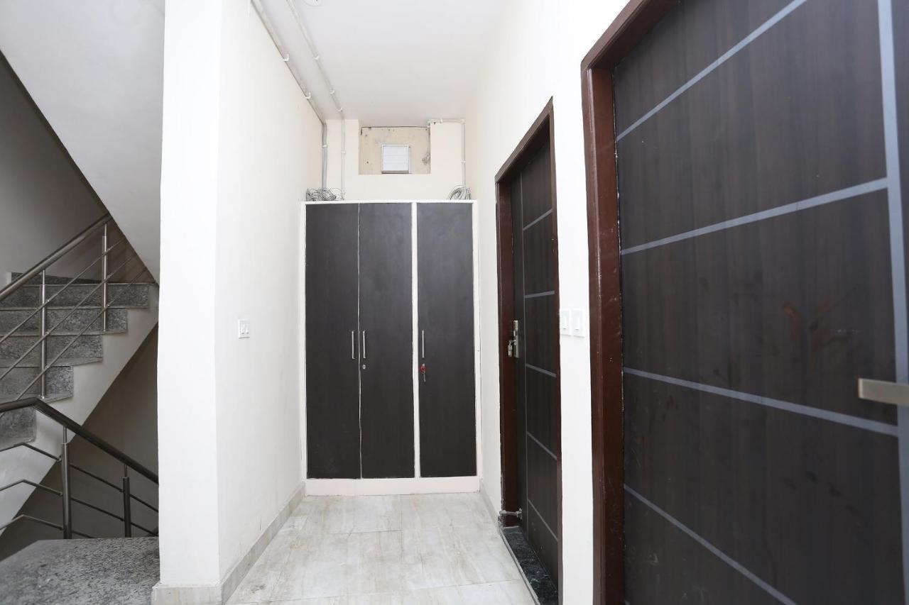 Oyo 28670 Hotel Dev Palace Gurgaon Exterior foto